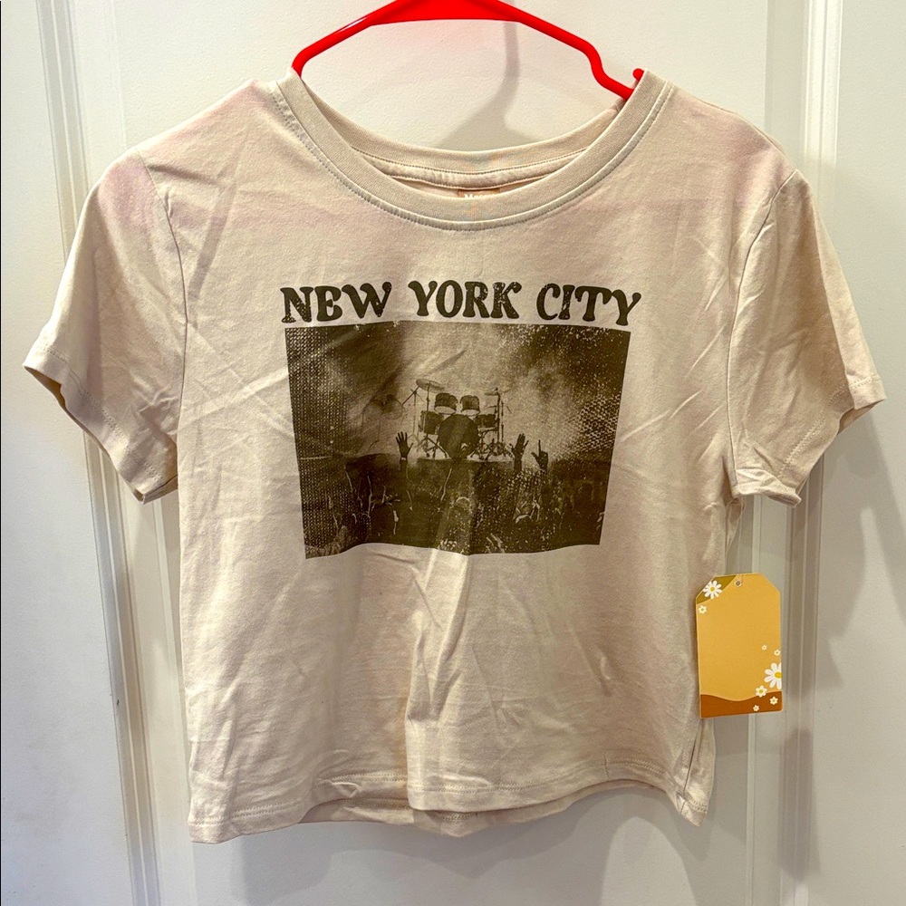 NWT Messy Bun Just Chillin New York City concert Graphic cropped Tee - M